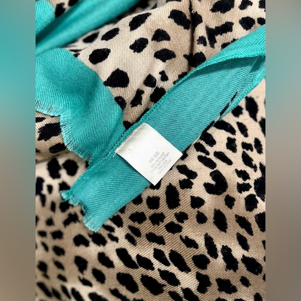Oversized Cheetah Print Scarf with Teal Border - Picture 3 of 3